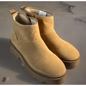 Universal Thread Winter Boots with Insole Beige Brown Size 10